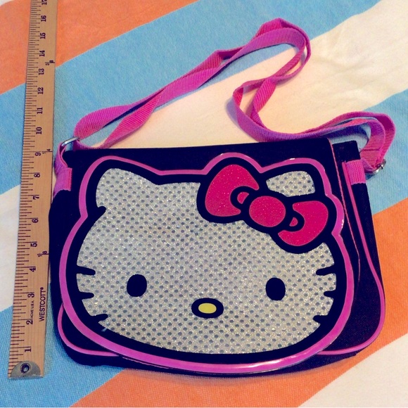 Hello Kitty messenger bag. - Picture 1 of 4